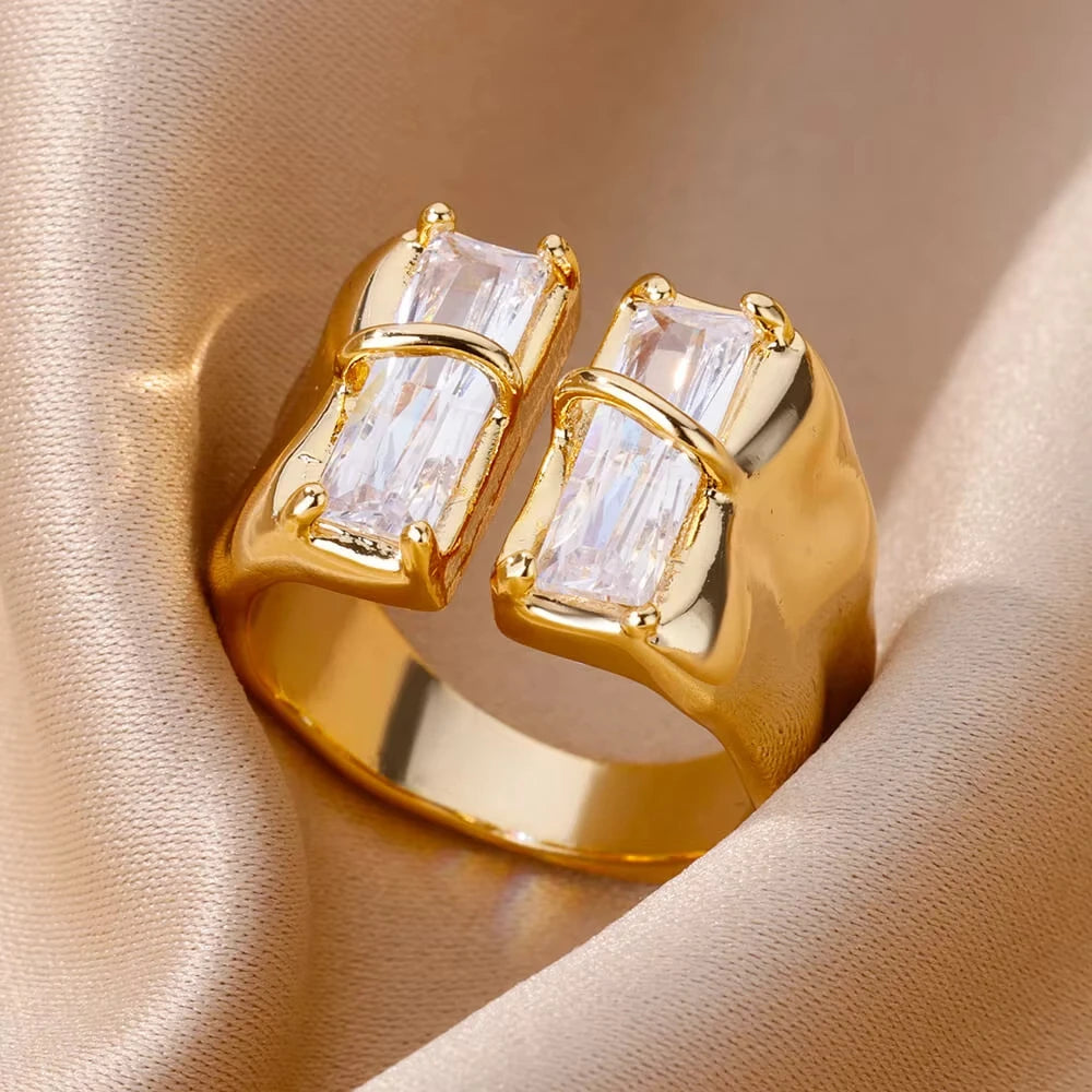 GoldenLink Crystal Ring