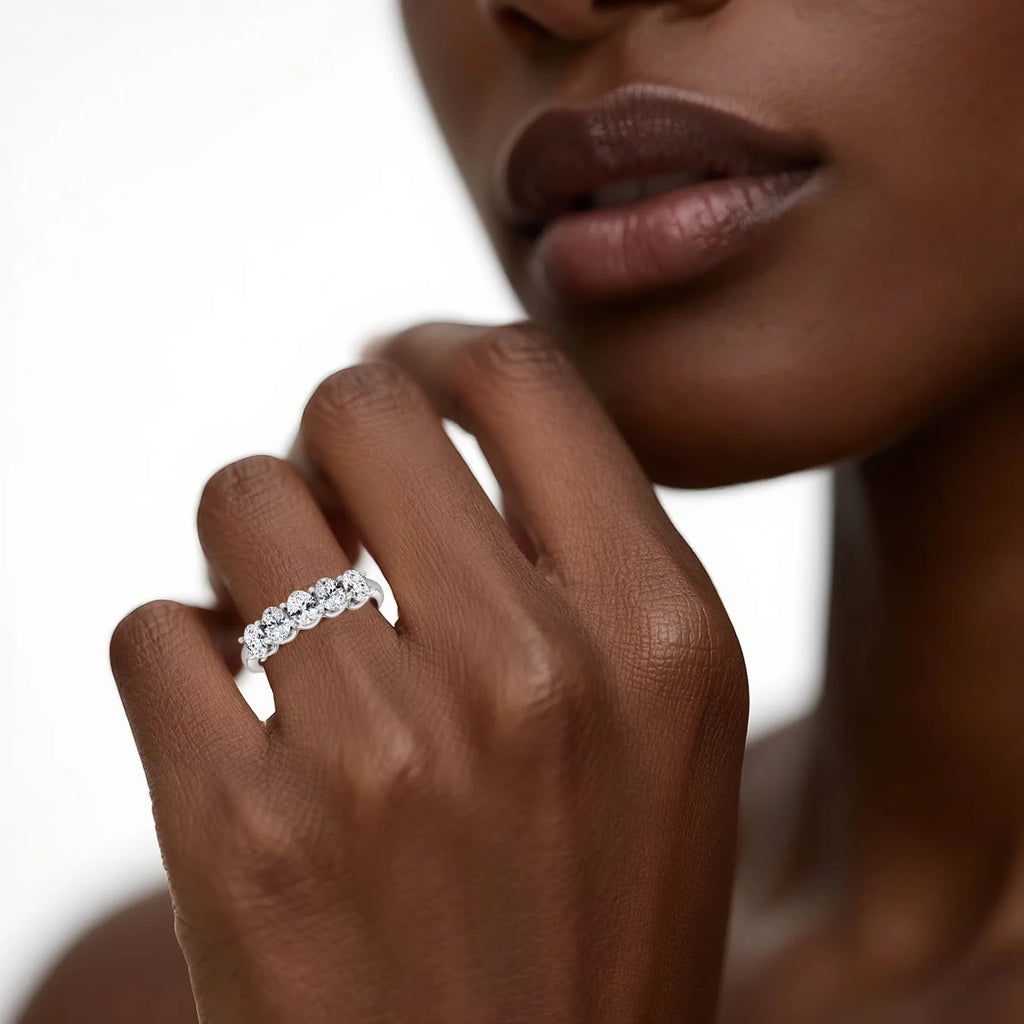 D‑Light Oval Moissanite Ring